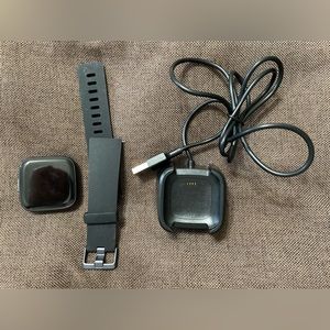 Fitbit Versa 2 • Gently used • WITH aftermarket charger and 1 black band